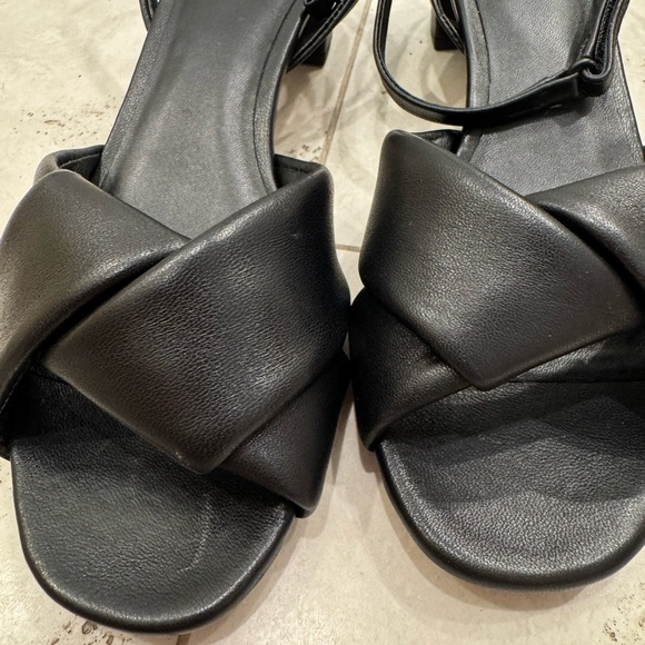 NWOT Vince Rosalie Black Leather Block Heel Ankle Wrap Heel Sandals - Picture 8 of 8